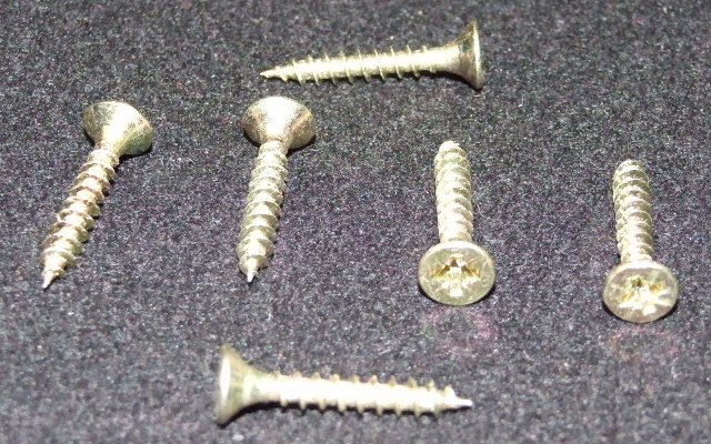 MULTI PURPOSE CHIPBOARD SCREW MADE FROM C10-22 STEEL, PLATED IN ZINC 3-5 MICRON AND YELLOW PASSIVATED.  THE SCREW HAS A 40 DEGREE DEEP SINGLE THREAD.  IT IS SURFACED HARDENED UP TO 750HV TO PREVENT TORQUE SHEARING UNDER LOAD.  THE CORE HARDNESS IS UP TO 450HV FOR IMPROVED DUCTILITY.  PACKAGED IN CARDBOARD BOXES OF 200.