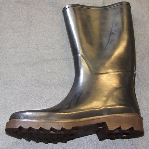 WATERPROOF RUBBER BOOT COVERING THE ANKLE BUT NOT COVERING THE KNEE. THE BOOT CONSISTS OF A RUBBER UPPER LINED WITH  TEXTILE. THE UPPER IS NEITHER FIXED TO THE SOLE NOR ASSEMBLED  BY STITCHING, RIVETING, NAILING, SCREWING, PLUGGING OR SIMILAR PROCESSES. A REMOVABLE  INSOLE  MEASURES  23CM. THE OUTER SOLE CONTAINS A COVERING OF TEXTILE.