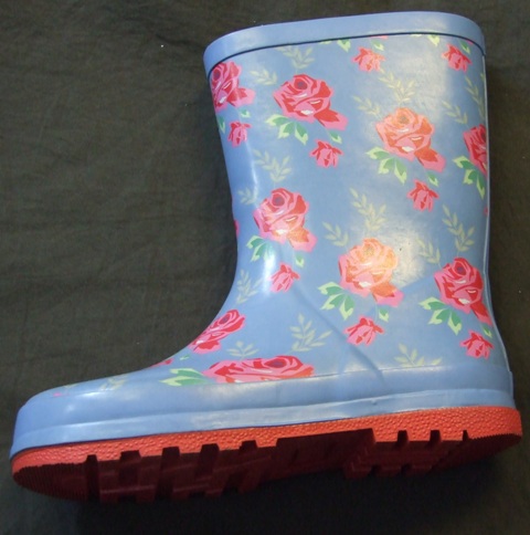 WATERPROOF RUBBER BOOT COVERING THE ANKLE BUT NOT COVERING THE KNEE. THE BOOT CONSISTS OF A RUBBER UPPER LINED WITH  TEXTILE. THE UPPER IS NEITHER FIXED TO THE SOLE NOR ASSEMBLED  BY STITCHING, RIVETING, NAILING, SCREWING, PLUGGING OR SIMILAR PROCESSES. A REMOVABLE  INSOLE  MEASURES  19.5 CMS. THE OUTER SOLE CONTAINS A COVERING OF TEXTILE.