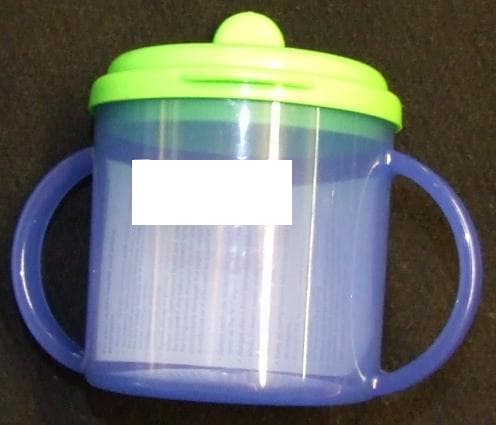 PLASTIC DRINKING CUP FOR BABIES WITH LID WITH A DRINKING SPOUT, HANDLES AND LOGO. SUPPLIED WITH INSTRUCTION LEAFLET.
