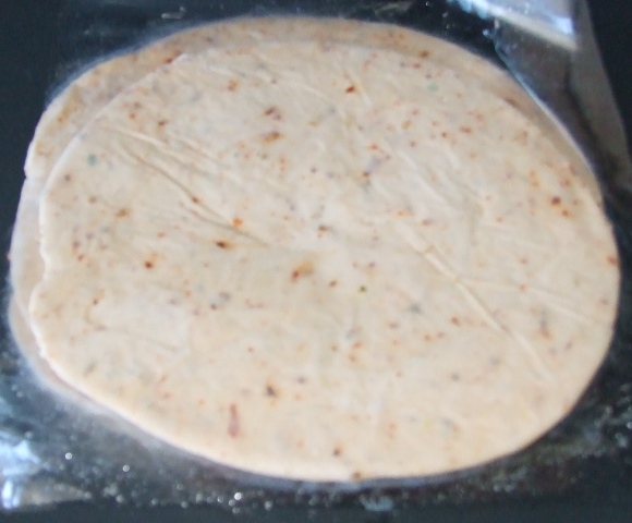 FROZEN CHILLI PARATHA  (FLATBREAD) INFUSED WITH SUN DRIED CHILLIS AND FRESH GARLIC.  INGREDIENTS ARE WHEAT FLOUR, RED CHILLI, WATER, MARGARINE, GARLIC, SUGAR, SALT, VEGETABLE OIL AND RAISING AGENT.  THE PARATHA IS IN THE FORM OF AN UNCOOKED DOUGH, DISC SHAPED AND FROZEN AND PACKAGED IN QUANTITIES OF FIVE IN A PLASTIC POUCH.  NET WEIGHT 400 G.  INTENDED TO BE PAN COOKED FROM FROZEN.