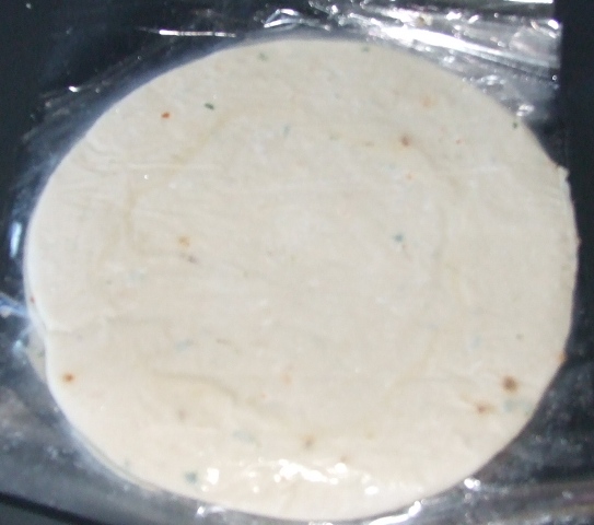 FROZEN GARLIC PARATHA (FLATBREAD), CONTAINING WHEAT FLOUR, GARLIC, WATER, MARGARINE, (PALM OIL BASED), GREEN CHILLI, SUGAR, SALT, VEGETABLE OIL AND RAISING AGENT (SODIUM BICARBONATE). THE PARATHA IS IS THE FORM OF AN UNCOOKED DISC SHAPED DOUGH THAT HAS BEEN FROZEN.  IT IS INTENDED TO BE PAN COOKED FROM FROZEN BEFORE CONSUMPTION.  THE PARATHA IS PACKED IN QUANTITIES OF FIVE IN A PLASTIC POUCH, NET WEIGHT 400G.