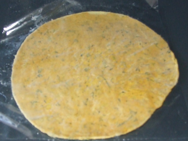 FROZEN MARSALA CHAPATTI (UNLEAVENED FLATBREAD).  THE INGREDIENTS ARE WHEAT FLOUR, WATER, VEGETABLE OIL, FENUGREEK LEAVES, SESAME SEEDS, MIXED SPICES, SALT, GINGER PASTE, GREEN CHILLIS AND BAKING POWDER.  THE CHAPATTI IS IN THE FORM OF AN UNCOOKED YELLOW COLOURED DOUGH IN THE FORM OF A DISC.  INTENDED FOR PAN COOKING FROM FROZEN.  PRESENTED IN A PLASTIC POUCH IN QUANTITIES OF FIVE, NET WEIGHT 300G.
