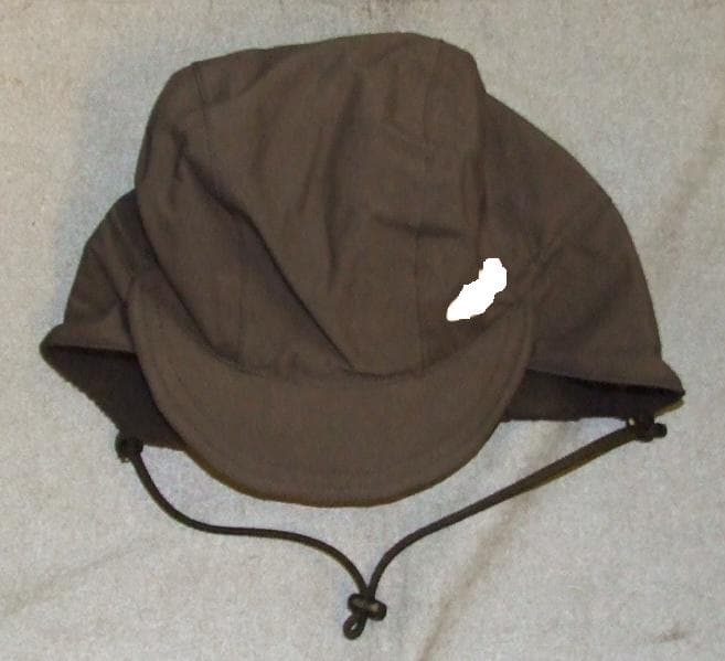 HELMSMAN HAT. PEAKED, FLEECE LINED WATERPROOF HAT WITH EAR PROTECTION AND A REMOVABLE CHIN STRAP. BREATHABLE AND REMOVABLE CHIN STRAP. BREATHABLE AND WATERPROOF FABRIC, FULLY TAPED SEAMS. ANTI-PILL SOFT TOUCH THERMAL FLEECE LINING. WITH WIRED PEAK. OUTER SHELL 100% NYLON WITH PU LAMINATE LINING. 100% POLYESTER.