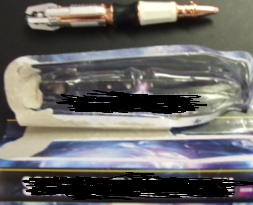 BALL POINT PEN. METAL BODIED EXECUTIVE PEN. WITH BLACK AND GREEN INK CARTIRIDGES. THE PEN IS OPERATED BY TURNING THE NIB END WHICH WILL THEN SWITCH THE PEN BETWEEN ITS TOO COLOURED INKS, GREEN AND BLACK.MEASURES APPROX  15CMS (L). PACKAGED IN A PRINTED PAPERBOARD BOX ENCLOSED IN AN ACETATE BOX.