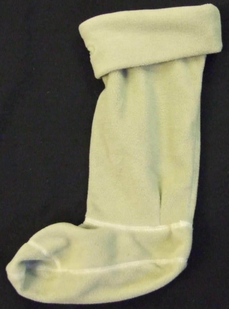 LADIES REMOVABLE WELLINGTON BOOT SOCK STYLE LINER. OF KNITTED SYNTHETIC FLEECE MATERIAL. DESIGNED TO BE WORN LIKE A SOCK. COVERS THE WHOLE FOOT AND THE CALF. THE SOLE IS STITCHED TO THE UPPER PART. THE TOP PART OF THE LINER IS DESIGNED TO BE FOLDED OVER THE WELLINGTON BOOT. KHAKI IN COLOUR.