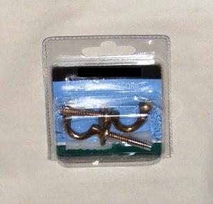 MEDIUM TASSEL BALL HOOKS. IN BRASS. USED TO HOLD CURTAIN TIE BACKS. WITH 2 RAWL PLUGS. PRESENTED IN PACKS OF 2 IN TRANSPARENT PACKAGING ON A PRINTED CARD BACKING.