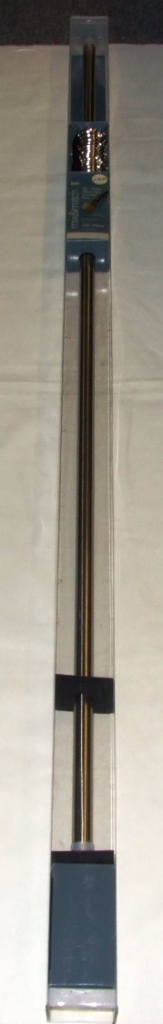 STEEL TELESCOPIC CURTAIN POLE. DESIGNED TO EXTEND BETWEEN 120CM AND 210CM IN LENGTH. WITH FITTINGS AND INSTRUCTIONS. PRESENTED IN A TRANSPARENT BOX WITH PRINTED CARDBOARD PACKAGING.