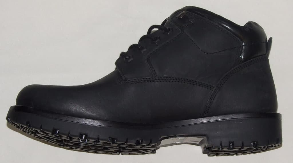 MENS BOOT. COVERING THE ANKLE BUT NO PART OF THE CALF. UPPERS OF LEATHER. OUTER SOLE OF RUBBER. LACE UP. WITH AN INSOLE LENGTH OF MORE THAN 24CM. BLACK IN COLOUR. CONSIGNED FROM INDIA.
