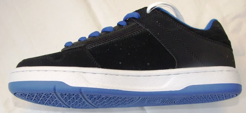 UNISEX SKATEBOARDING SHOE. NOT COVERING THE ANKLE, WITH UPPERS OF LEATHER(SUEDE), WITH OUTER SOLES OF RUBBER /PLASTIC AND WITH LACE FASTENINGS.THE SHOE HAS A SPECIAL TECHNOLOGY EVA OUTER SOLETHAT ABSORBS SHOCKS. THE INSOLE MEASURES MORE THAN 24CM. AND THE CIF PRICE IS MORE THAN 7.5 EUROS.THE SHOE IS BLACK WITH BLUE LACES AND BLUE INNER LINING.