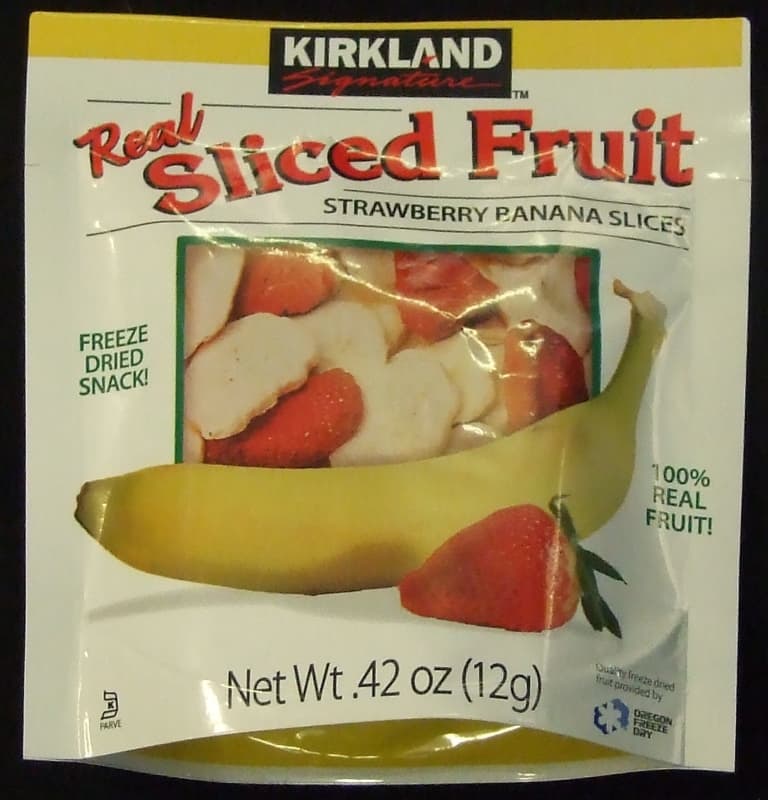 A FRUIT SNACK CONSISTING OF FREEZE DRIED STRAWBERRY AND BANANA SLICES. INGREDIENTS: FREEZE DRIED STRAWBERRIES, FREEZE DRIED BANANAS AND CITRIC ACID. IN A FOIL SEALED PACKET OF A NET WEIGHT OF 12 GRAMMES.