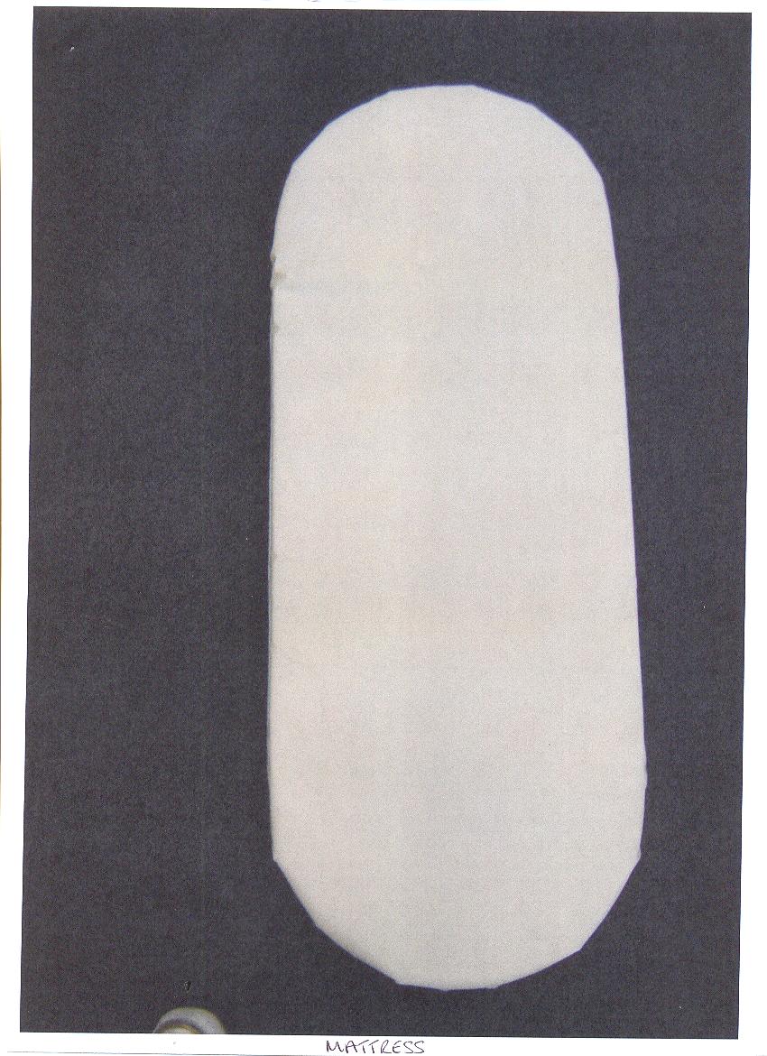 MOSES BASKET MATTRESS FILLED WITH PLASTIC FOAM. COVERED WITH PVC. MOSES BASKET CLASSIFIED SEPARATELY UNDER 121071430.COMPLETE WITH FITTED SHEET 121070825, COVERLET 121069704, LINER 121071136, HOOD 121071528 AND DETACHABLE TOYS 12107124, 121164714