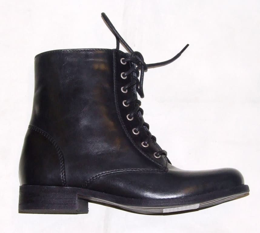 A LADIES LACE-UP BOOT COVERING THE ANKLE BUT NO PART OF THE CALF.  WITH UPPERS OF LEATHER . LACE UPS. THE OUTER SOLE IS MADE OF RESIN. IN-SOLE LENGTH EXCEEDS 24CMS. SMALL HEEL MEASURING 2.5CMS. BLACK IN COLOUR.  PACKAGED FOR RETAIL SALE IN A CARDBOARD BOX.