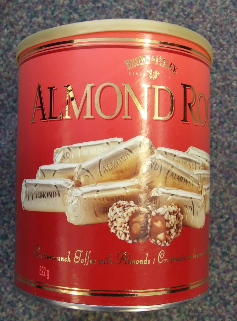 CUBES OF TOFFEE COVERED IN MILK CHOCOLATE TOPPED WITH ALMONDS. INGREDIENTS: SUGAR, ALMONDS, BUTTER, VEGETABLE OIL, COCOA MASS, SKIMMED MILK POWDER, WHEY POWDER, EMULSIFIER (SOYA LECITHIN), COCOA BUTTER AND VANILLA PACKAGED IN A 822G PLASTIC CONTAINER.