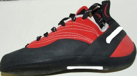 UNISEX CLIMBING SHOE. WITH UPPER OF LEATHER (SUEDE), WITH RUBBER REINFORCEMENTS, THE MAJORITY BEING OF LEATHER (SUEDE). NOT COVERING THE ANKLE. OUTER SOLE OF SYNTHETIC RUBBER. WITH AN INSOLE LENGTH OF LESS THAN 24 CMS. WITH LOGO ON SOLE AND SIDE AND TOUNGE. WITH LACE UP FASTENING. SAMPLE SEEN WAS IN RED, WHITE AND BLACK.