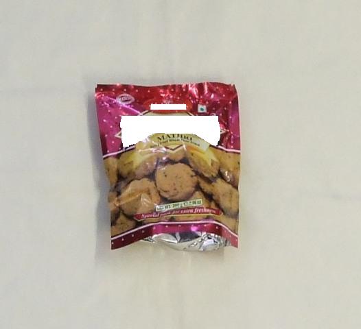 SPICY FRIED WHEAT FLOUR SNACKS. SAVOURY BISCUITS. INGREDIENTS INCLUDE WHEAT FLOUR, OIL SALT AND BLACK PEPPER. PACKED IN 200G POLY POUCH.