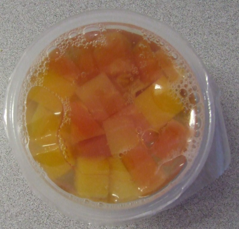 7OZ PINEAPPLE & PAPAYA IN PEAR JUICE, WHITE GRAPE JUICE AND PASSIONFRUIT JUICE WITH NATURAL GREEN TEA FLAVOUR. PACKAGED IN A PLASTIC POT.