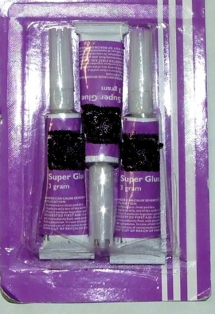 PREPARED GLUE, FOR USE ON PLASTIC, METAL, CERAMICS AND OTHER ITEMS. PUT UP FOR RETAIL SALE IN A PACKET OF THREE 3GRAM PLASTIC TUBES.