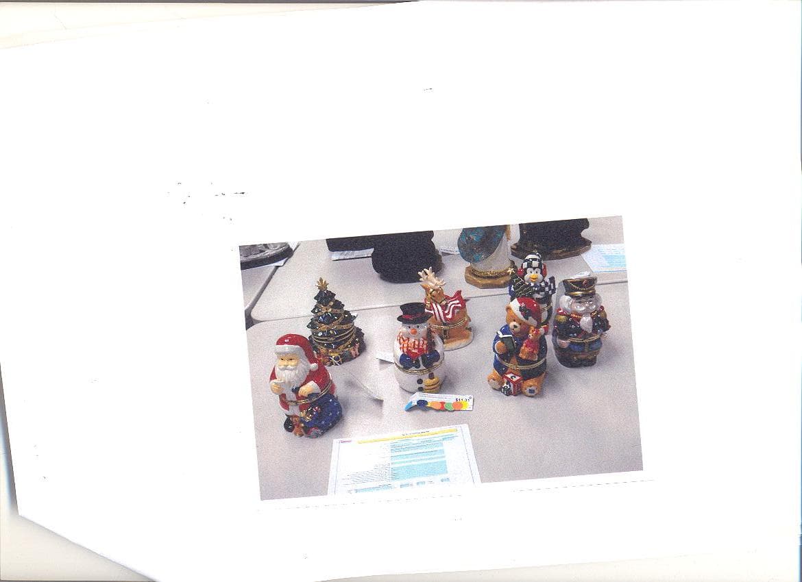 6" PORCELAIN SNOWMAN MUSIC BOX. PLAYS A CHRISTMAS MELODY