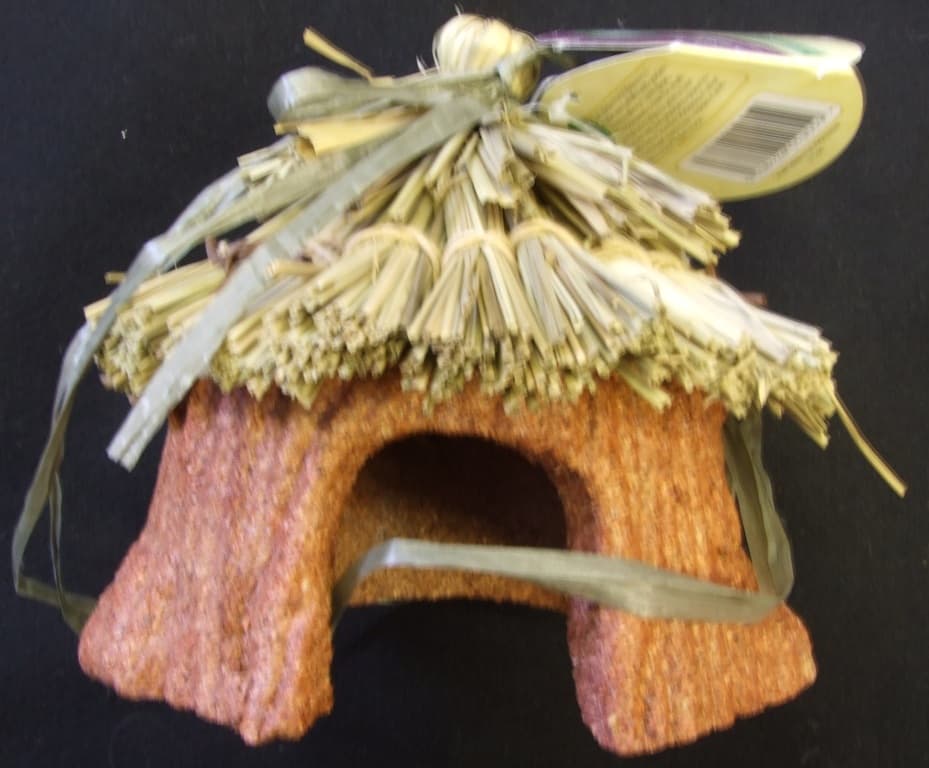 ANIMAL FEED PREPARATION IN THE SHAPE OF AN 100% EDIBLE HUT WITH A STRAW ROOF. SUITABLE FOR HAMSTERS, GERBILS AND MICE. DESIGNED FOR SMALL ANIMALS TO HIDEAWAY AND TO SATISFY THEIR NEED TO CHEW. MADE FROM STRAW, BAMBOO, SAWDUST, MODIFIED STARCH, ALFALFA, ARTIFICIAL COLOURINGS, LIQUID MIX (WATER, GLYCERIN, SODIUM ALGINATAE, HONEY, PROPIONIC ACID, POTASSIUM SORBATE). DIMENSIONS 140MM HIGH 170MM DIAMETER. PRESENTED WITH A PRINTED CARDBOARD HANGING TAG.