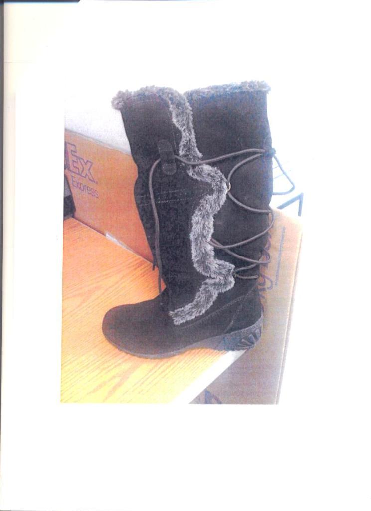 LADIES SUEDE BOOT. MADE FROM REAL WATERPROOF SUEDE WITH RUBBER/PLASTIC COMBO OUTER SOLES. UPPER IS 90% WATERPROOF COW SUEDE WITH 10% FAUX FUR TRIM SIZES RANGE FROM A UK SIZE 4 TO UK SIZE 7 BOOTS CAN BE TIGHTENED AND LOOSENED BY A LACE. IN-SOLE LENGTH MORE THAN 24CM.