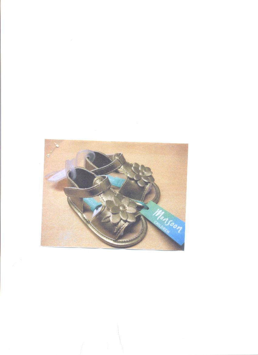 BABY GIRLS SANDAL.  WITH UPPER STRAPS OF PLASTIC. WITH BUCKLE FASTENING AT THE SIDE.  WITH DECORATIVE FLOWER AT THE TOP OF THE VAMP.  SOLE OF TEXTILE MATERIAL WITH PLASTIC FLOWERS. TEXTILE PREDOMINATES.