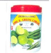 A PICKLE CONTAINING LIME, GINGER, SALT, COTTONSEED OIL, FENUGREEK, FENNEL, TURMERIC, RED CHILLIES, CORIANDER, CUMIN, NIGELLA, BISHOP'S WEED AND PRESERVATIVE SODIUM BENOZATE (E211). NO ADDED SUGAR, ACETIC ACID OR VINEGAR. CONTAINED IN AN 800 GRAMMES PLASTIC JAR.