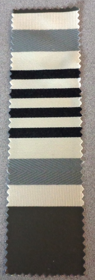 WOVEN FABRIC OF 100% POLYESTER STAPLE FIBRES. OF YARNS OF DIFFERENT COLOURS. WEIGHS 330 G/M2. WIDTH 138-140CM.