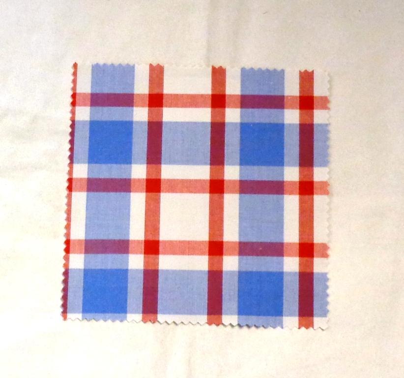 WOVEN PLAIN WEAVE COTTON FABRIC. OF YARNS OF DIFFERENT COLOURS. WEIGHT OF 200 G/M2. WIDTH 138CM.
