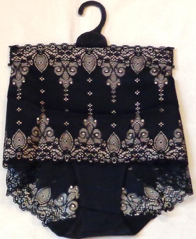 A PAIR OF KNITTED PANTIES FOR WOMEN. DESIGNED TO COVER THE LOWER PART OF THE BODY FROM THE WAIST TO THE TOP OF THE LEGS. MADE FROM 79% POLYAMIDE AND 21% ELASTANE. BLACK WITH BEIGE INNER LAYER AT FRONT OF GARMENT. THE GARMENT PROVIDES HORIZONTAL ELASTICITY AND RESTRICTED VERTICAL ELASTICITY. PRESENTED ON A PLASTIC HANGER WITH PRINTED CARD FOR RETAIL SALE.