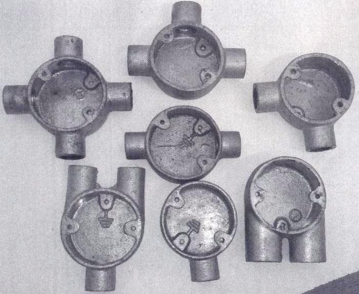 MALLEABLE CAST IRON FITTINGS. WITHOUT ELECTRICAL PARTS. USED IN THE DISTRIBUTION OF ELECTRICAL CABLES IN INDUSTRIAL AND NON INDUSTRIAL PROPERTIES.