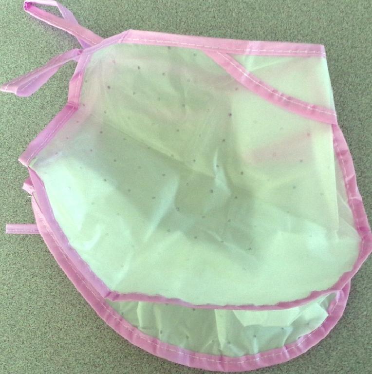 PVC TIPPING HAT. WITH LDPE LINER. PERFORATED OUTER LAYER. DESIGNED FOR USE WHEN APPLYING HAIR COLOURANT. FINISHED ON ALL EDGES WITH PLASTIC BINDING AND WITH TIES TO FASTEN UNDER THE CHIN.
