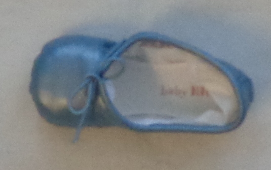 BABY'S SHOES. WITH UPPERS OF LEATHER AND OUTER SOLES OF LEATHER. NOT COVERING THE ANKLE. WITH AN INSOLE LENGTH NOT EXCEEDING 24CM. LIGHT BLUE IN COLOUR WITH  LACE TIE. FOR INDOOR USE. PRESENTED IN A PRINTED CARDBOARD DISPLAY BOX.