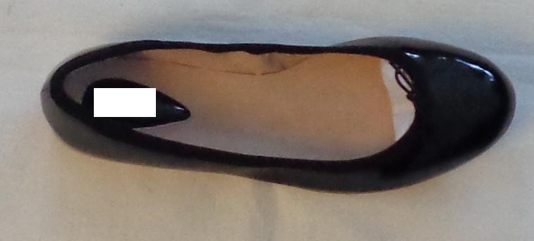 WOMENS PUMP SHOES. WITH UPPERS OF LEATHER AND OUTER SOLES OF LEATHER AND RUBBER WHERE THE LEATHER PREDOMINATES. NOT COVERING THE ANKLE. WITH AN INSOLE LENGTH EXCEEDING 24CM. BLACK IN COLOUR WITH LACE TIE. FOR OUTDOOR USE. PRESENTED WRAPPED IN TISSUE PAPER IN A TEXTILE NET BAG AND PACKAGED IN A PRINTED CARDBOARD BOX.