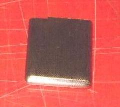 AN ARTICLES OF GOLDSMITHS WARES: A CIGARETTE LIGHTERS BODY ONLY. WITH NO ELECTRICAL PART, NO FLINTS, NO WICKS, AND WITH OPEN TANK. MADE OF 9CT GOLD.