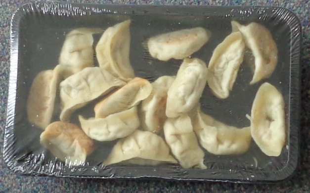GYOZA (PASTA) WITH A CHICKEN AND VEGETABLE FILLING. THIS PRODUCT IS FULLY COOKED AND FROZEN. MADE UP OF: (WHEAT FLOUR, WATER, SOYA BEAN OIL, SALT). CHICKEN, CABBAGE, ONION, GARLIC, CORIANDER, SOY SAUCE, SOY BEAN OIL, WATER, CORN STARCH, GINGER, WHITE PEPPER, SESAME SEED OIL, SUGAR.
PACKAGED IN A PLASTIC TRAY OF 16 WITH A CLEAR FILM COVERING.