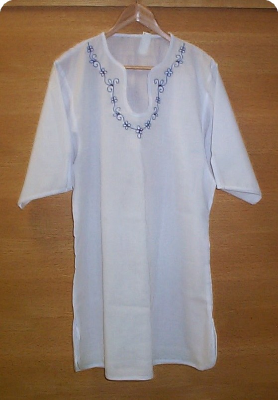 A WOVEN KAFTAN STYLE DRESS. OF 70 PERCENT COTTON AND 30 PERCENT POLYESTER. WITH EMBROIDERY AND APPLIQUE WORK. WITH SIDE VENTS. HEMMED AT SLEVE ENDS AND BASE OF GARMENT. WITH NOTCH NECK AND LONG SLEEVES LENGTH 85 CMS.