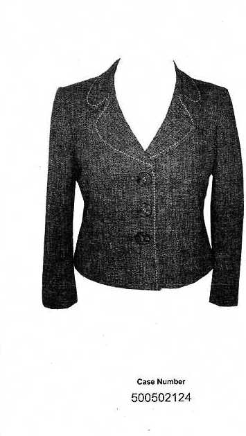 A WOVEN WOMENS JACKET REACHING TO BELOW THE WAIST. LINED. WITH V NECK WITH COLLAR. COMPLETE FRONT OPENING WITH THREE BUTTONS FASTENING RIGHT OVER LEFT.  WITH LONG SLEEVES.  HEMMED AT BASE AND SLEEVE ENDS.  73 PER CENT POLYESTER. 27 PER CENT POLYAMIDE.