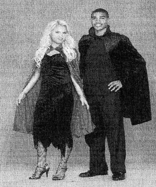 A KNITTED CAPE FOR UNISEX DESIGNED TO COVER THE UPPER PART OF THE BODY TO THE KNEES. WITH TIE FASTENING. WITH HOOD. FOR FANCY DRESS.100 PER CENT POLYESTER.