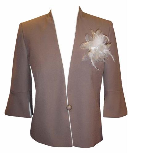 WOVEN LADIES CONTRAST BOLERO JACKET MADE FROM 100 PERCENT POLYESTER. THE JACKET IS LINED FULLY WITH 100 PERCENT ACETATE. THE GARMENT IS DESIGNED TO COVER THE UPPER PART OF THE BODY FROM SHOULDER TO WAIST AND IS EXACTLY 55.9CM IN LENGTH, MEASURED FROM THE CENTRE BACK OF THE GARMENT. 3/4 LENGTH SLEEVES WITH CONTRAST FABRIC CUFFS AND SPLIT TO FINISH. HIGH NECK COLLAR WITH CONTRAST FABRIC PIPING, IVORY. THE GARMENT HAS FULL OPENING WITH 1 SELF FABRIC COVERED BUTTON TO FASTEN RIGHT OVER LEFT. THE GARMENT ALSO HAS 1 DETACHABLE BROOCH WHICH HAS BEEN CLASSIFIED SEPARATELY.