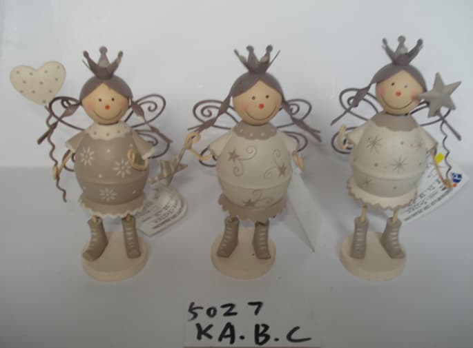 A SET OF THREE ANGELS ON BASE PLATES MADE OF TIN AND SPRAY PAINTED. THE THREE ANGELS ARE DRESSED IN PATTERNED ROBES COFFEE AND WHITE COLOURED AND ARE HOLDING A STAR AND A WAND OF STEEL WIRE AND A HEART. THE ITEMS ARE PACKAGED IN A  WHITE CARDBOARD BOX.