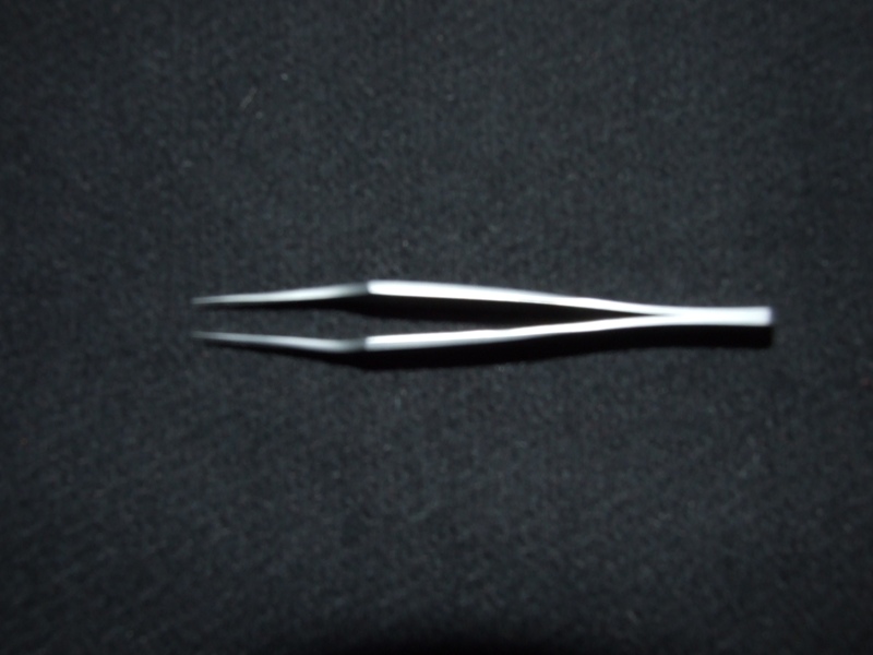 OPTHALMIC FORCEPS. OF STAINLESS STEEL. DESIGNED FOR MICROVASCULAR PROCEDURES. NON STERILE BUT WILL BE STERILISED BEFORE USE.
