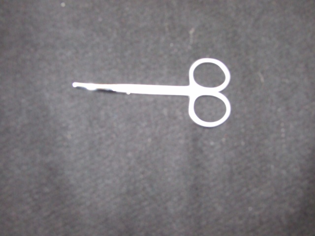OPTHALMIC SCISSORS. OF STAINLESS STEEL. CURVED AND DESIGNED MAINLY TO CUT THE STRABISMUS MUSCLE. NON STERILE BUT WILL BE STERILISED BEFORE USE.
