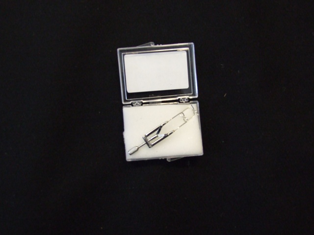 OPTHALMIC SPECULUM. OF STAINLESS STEEL. DESIGNED TO HOLD THE EYELIDS APART DURING PROCEDURES. NON STERILE BUT WILL BE STERILISED BEFORE USE.