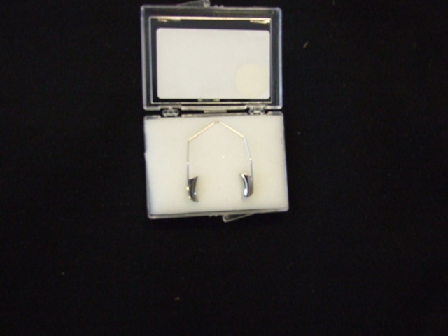 OPTHALMIC WIRE SPECULUM. OF STAINLESS STEEL. DESIGNED TO HOLD THE EYELIDS APART DURING PROCEDURES. NON STERILE BUT WILL BE STERILISED BEFORE USE.