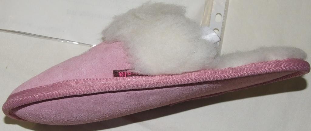 MULE STYLE SLIIPER WITH UPPERS AND OUTER SOLES OF LEATHER (SUEDE). WITH A KNITTED PILE WOOL LINING. A LABEL SHOWING THE COMPANY NAME IS SEWN ONTO THE SIDE OF THE SLIPPER. IN-SOLE LENGTH EXCEEDS 24 CMS. CONSIGNED FROM CHINA. SAMPLE SEEN IS LIGHT PINK.