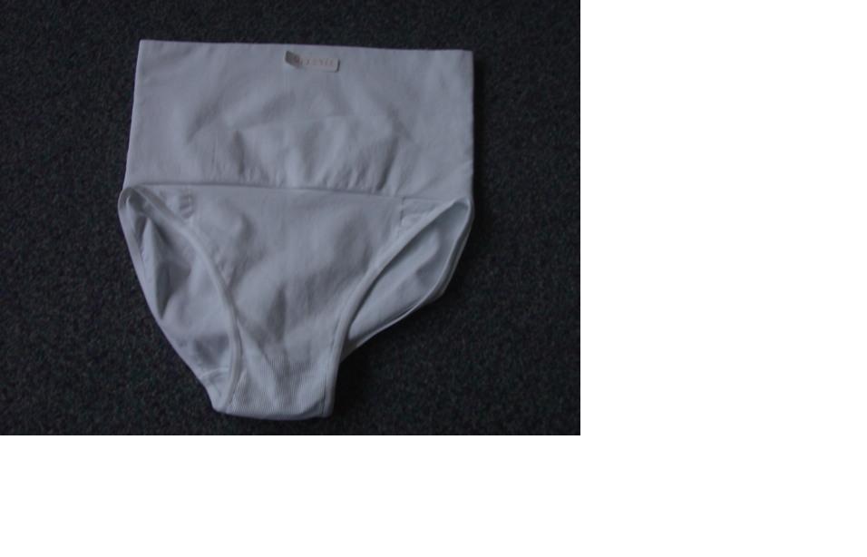 LADIES PANTY-GIRDLE OF KNITTED COTTON. DESIGNED TO COVER THE BODY FROM THE WAIST TO THE CROTCH.  WITH ELASTICATED BAND AT WAIST FOR SLIMMING EFFECT. WITH LINED GUSSET.   FULL BRIEF. 100% COTTON.