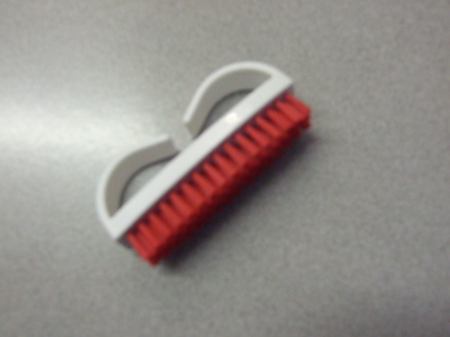 NAIL BRUSH. MADE OF PLASTIC POLYPROPYLENE WITH POLYETHYLENE TEREPHTHALATE BRISTLES. USED FOR GENERAL CLEANING PURPOSES.
