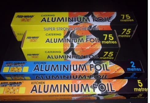 ALUMINIUM FOIL MANUFACTURED IN CHINA.
THE WIDTH IS EITHER 300MM OR 450MM, THE THICKNESS IS 10 MICRON (0.01 MM).
WEIGHT OF THE FOIL IS LESS THAN 2 KG
TO BE USED FOR KITCHEN/CATERING.  ROLLED ON A CARDBOARD TUBE, READY FOR USE.