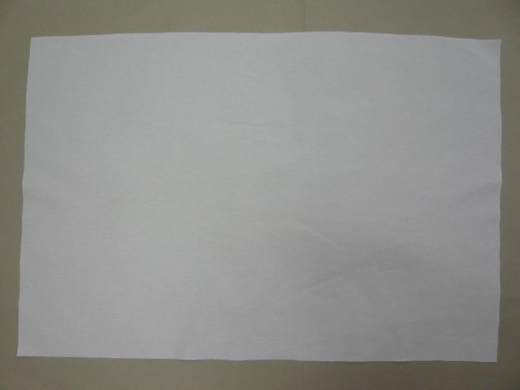 UNFINISHED UNBLEACHED 100% COTTON FABRIC MEASURING 51 X 77 CENTIMETRES. WEIGHT OF 180 GRAMMES PER SQUARE METRE. PLAIN WEAVE. TO BE PRINTED AND STITCHED, AND USED FOR MAKING INTO TEA TOWELS.